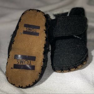 Toms super cozy comfy moccasins sz 3